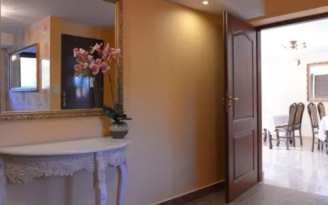Hotelik Pod Lwami