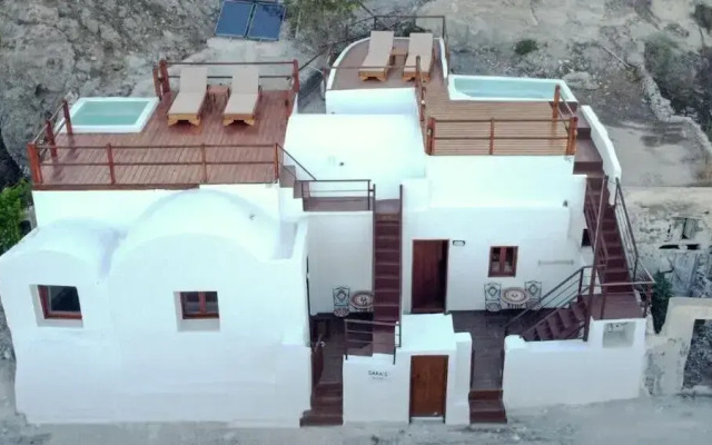 Santorini Rooftop Hot Tub Suite w Panoramic Views