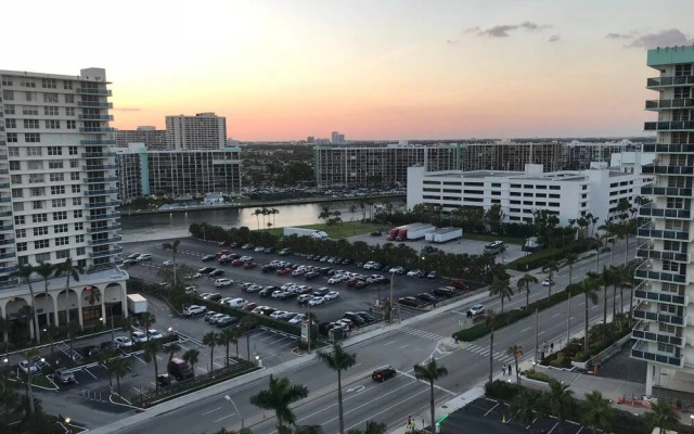 Lovely 2br/2 Bath Hollywood Beach!!!