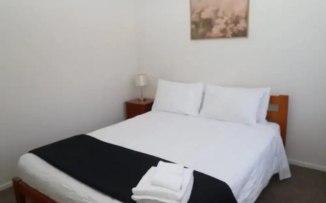 Sunny Unit on Grey Street