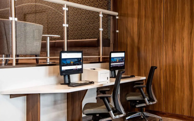 Clarion Hotel & Suites