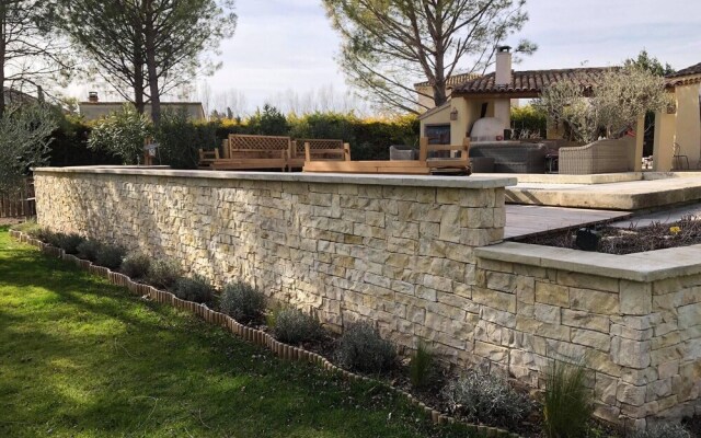 Villa With 4 Bedrooms in Althen-des-paluds, With Private Pool, Enclose