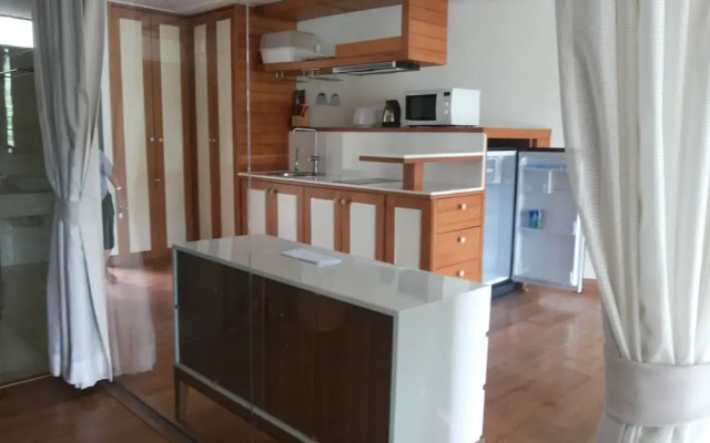 The Green Golf Residence Condominium