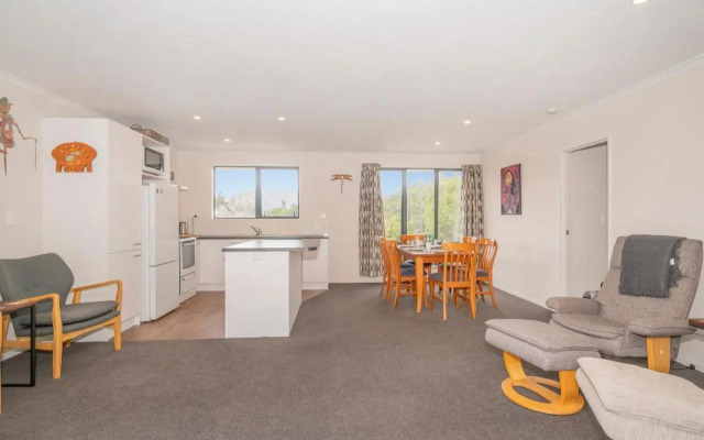 Manuka Lodge - Tairua Holiday Home
