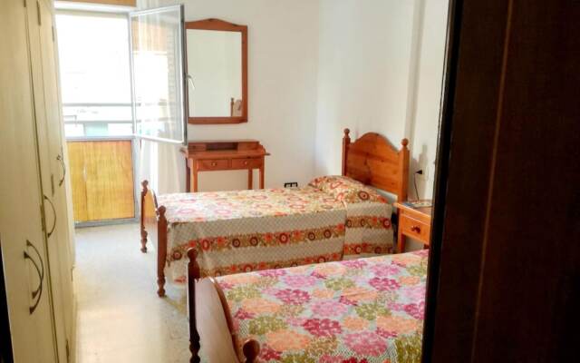 Apartment with 3 Bedrooms in Granada, with Wonderful City View, Furnished Terrace And Wifi - 25 Km From the Slopes - Apartment in Granada - Photo 4