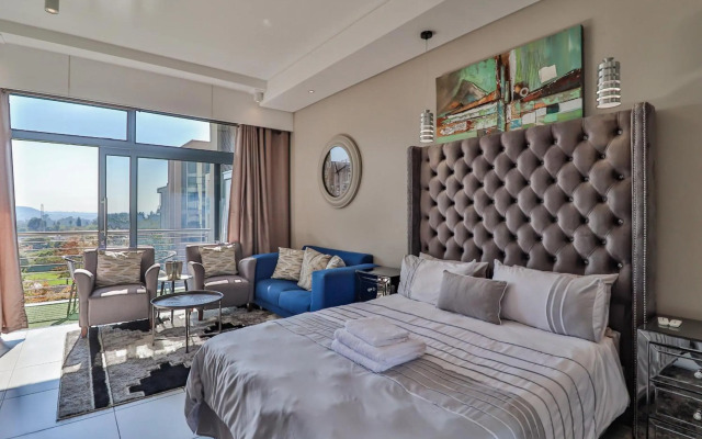 301 Menlyn Maine Trilogy Apartment