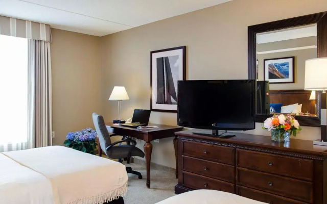 Salem Waterfront Hotel & Suites