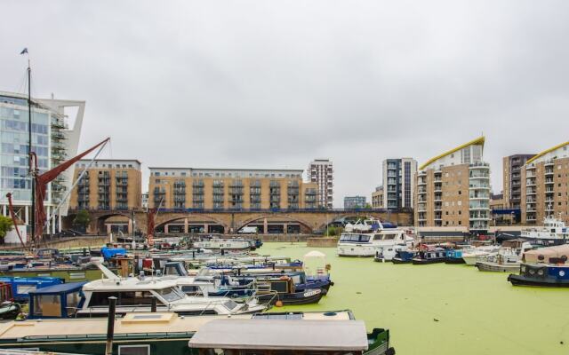Modern 1 Bedroom Apartment With Balconies And Marina Views