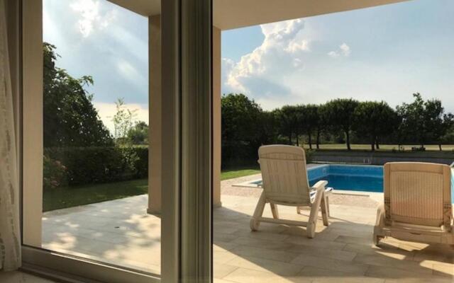 Beautiful Modern Villa in Albarella by Beahost