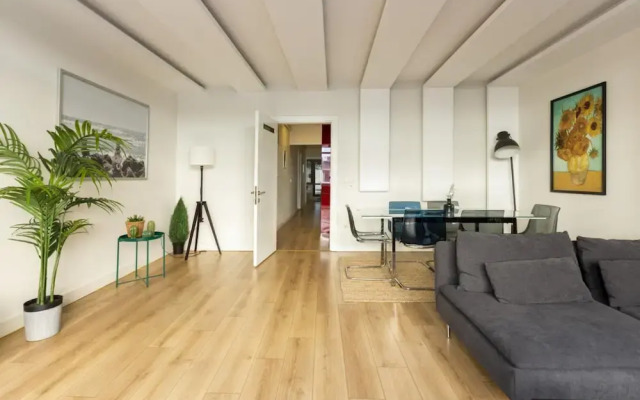 Sleek and Central Flat With Backyard in Besiktas