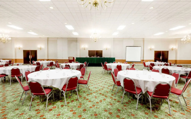 Clarion Hotel & Conference Center Lansing West