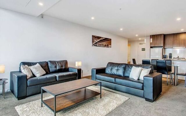 MJ Shortstay Southbank Grande Apartments