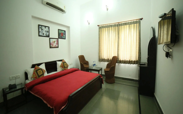 OYO 14119 Hotel Manwar