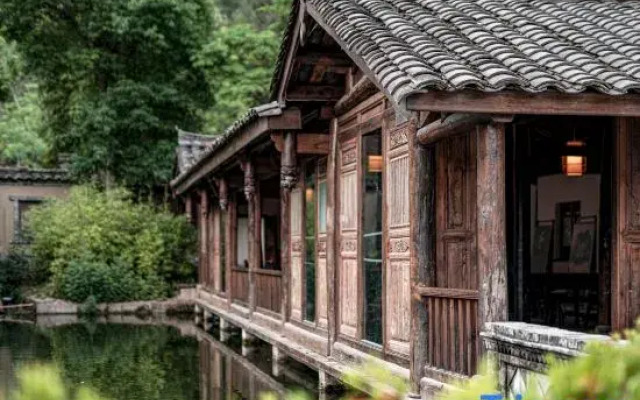 Qujia Courtyard Guesthouse