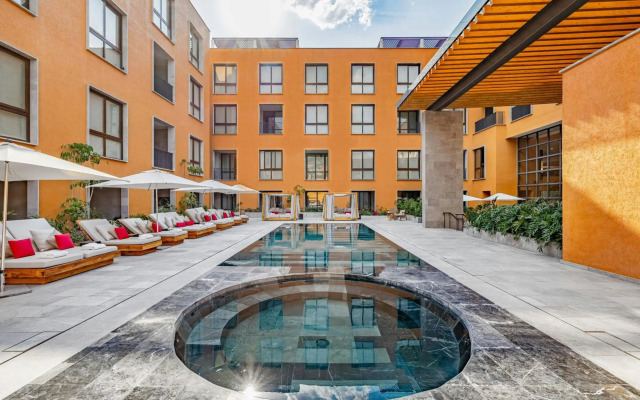 Cleviá, San Miguel de Allende, Autograph Collection