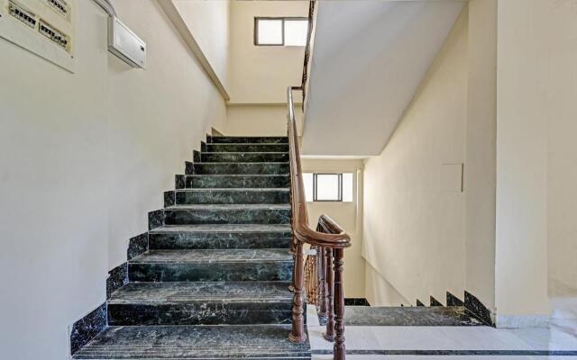 OYO 70196 Hotel Raj Inn