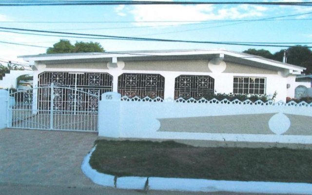 Portmore - Cheerful Private AC one Bedroom, Bathroom and Closet