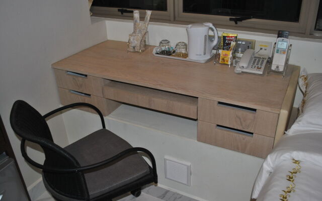 Jayleen Clarke Quay Hotel