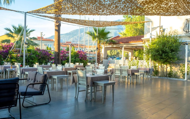 Sea Breeze Hotel & Apartments