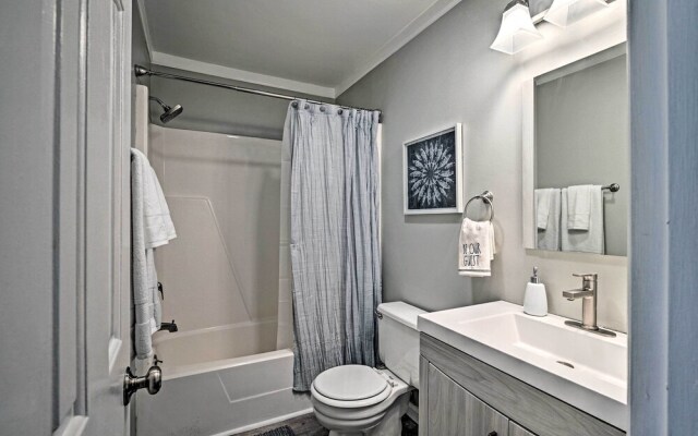 Couples Retreat w/ Balcony in Surfside Beach!