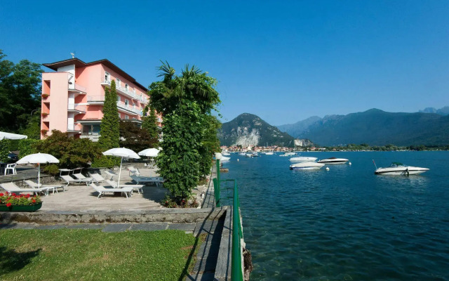 Hotel Carillon