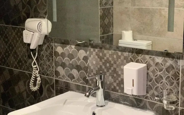 Life Inn Suites