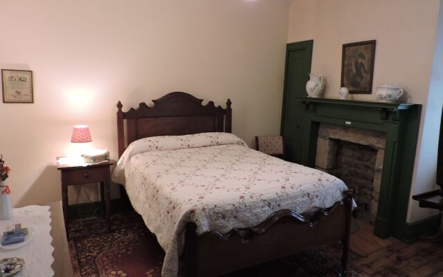 The Noon-Collins Inn