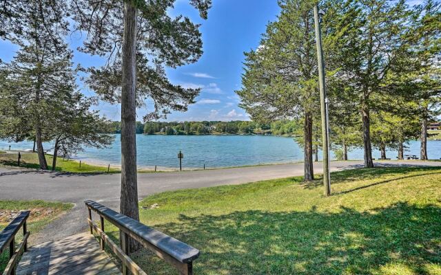 Stunning Lake & Mtn Views: Cozy Catskills Cabin!