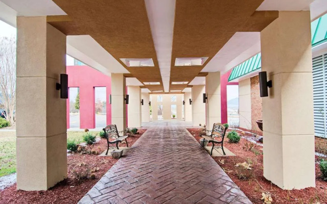 Quality Inn Roanoke Airport