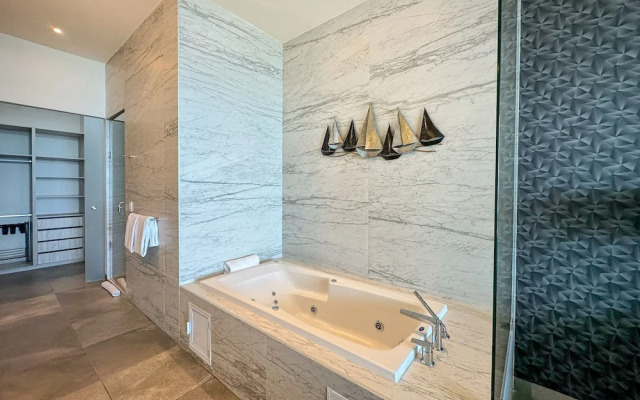 Beachtop Haven 2BR Condo at Iconic Sandy Beach