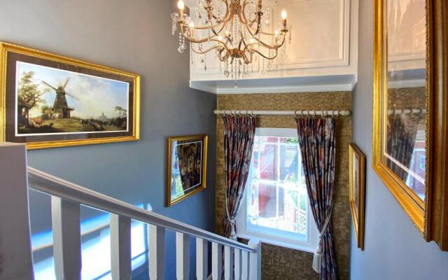 Hambrook House Canterbury - NEW luxury guest house with spa tub