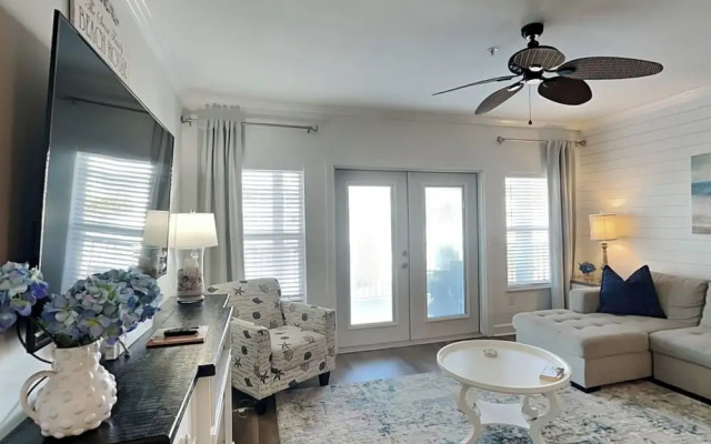 Pavilion Palms #103b