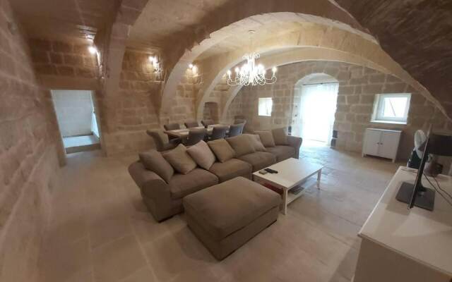 Farmhouse Villa in Gozo With Large Pool & Garden