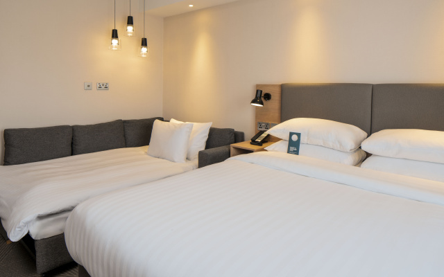 Holiday Inn London Brentford Lock by IHG