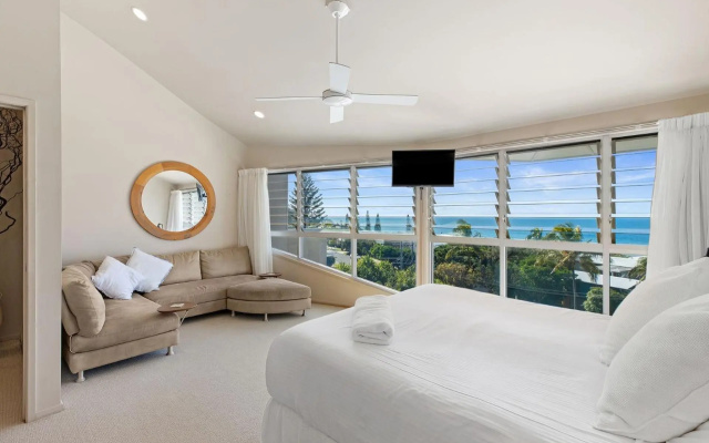 Unit 9 Fantastic Holiday Apartment in Sunshine Beach Stunning Views Opposite Beach Access – Guest Rooms – Sunshine Beach