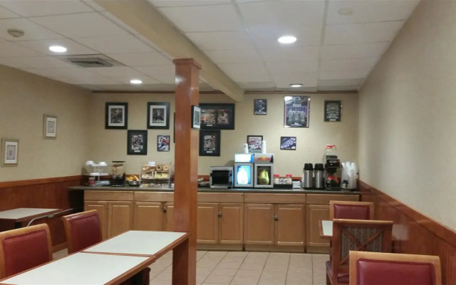 Americas Best Value Inn Foxboro