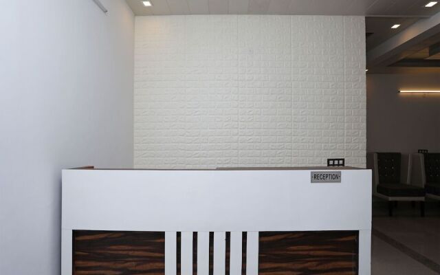 OYO Flagship 14945 Hotel UK-07