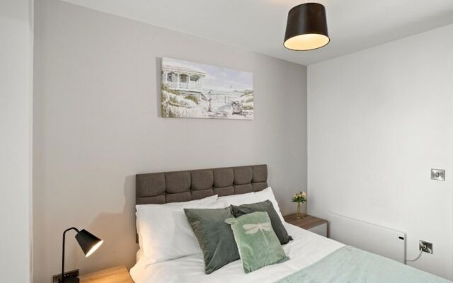 Spectacular Apartment Balcony View in City Centre