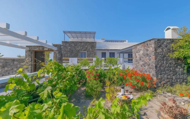 Golden Sunrise Suites - Santorini Family Suite