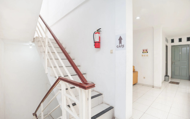 RedDoorz Syariah near Grand Galaxy Park