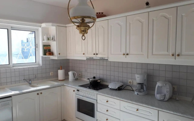 Sea view,big and comfortable appartment in Voula