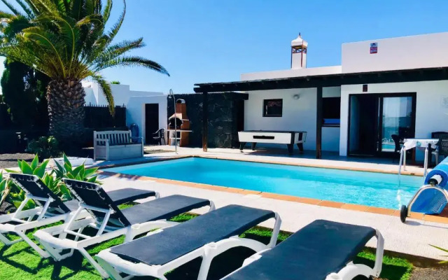 Villa Mariola with private pool, sea view, Sat-tv & free Wifi