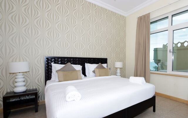 Private Beach Shoreline Luxurious Apartment