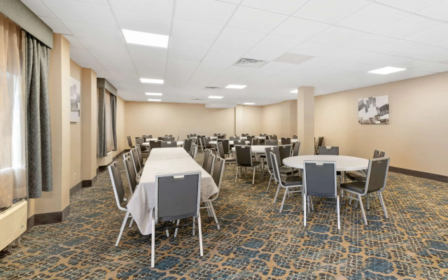 Best Western Plus Landmark Inn