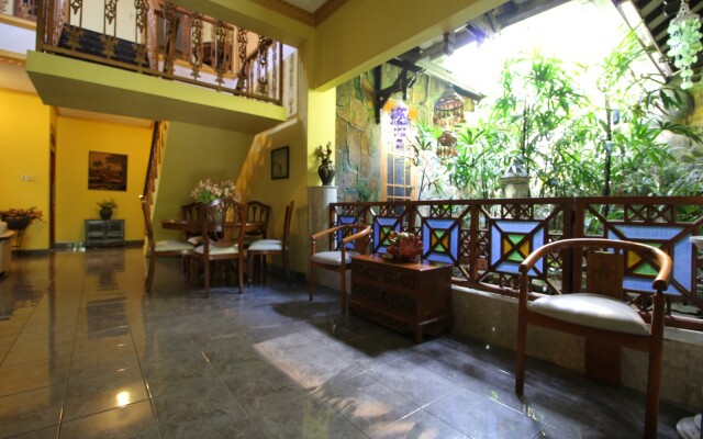 RedDoorz Plus near Galeria Mall