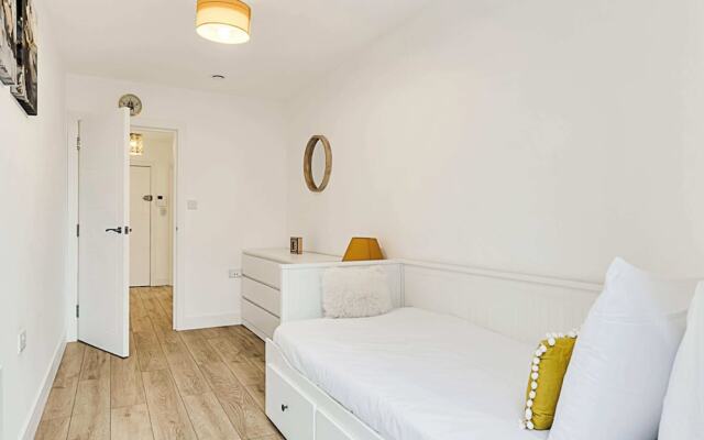 Newly Furnished and Bright Home