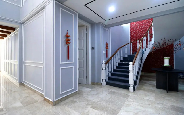 RedDoorz Premium near RS Pondok Indah