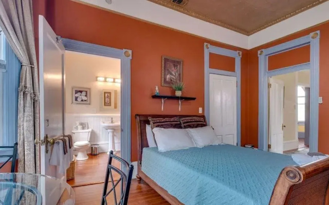 Forsyth Park 2 Bedroom Beauty