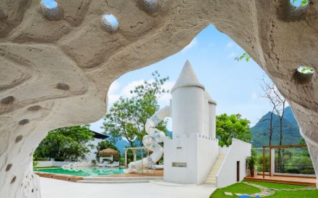 Orange white Vacation Homestay