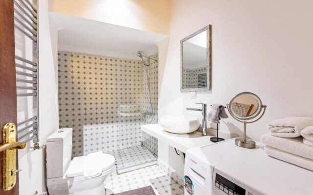 Central Flat Near Taksim Square in Sisli